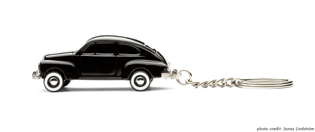 DESIGN FOR KIDS - toys - cars and planes - volvo PV 544 Keychain